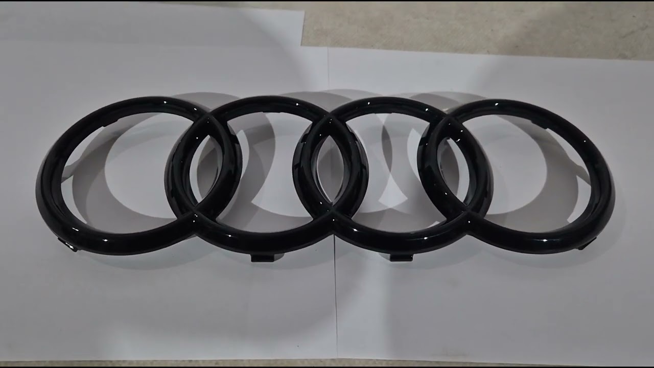 Audi Передняя эмблема Audi Black (285 мм x 100 мм) Video 1