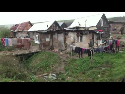 Takto žijú niektorí Rómovia na Slovensku. Špina, chudoba a nelegálne stavby. @Gipsy Television