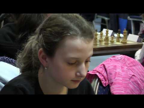 ♗ D14 9.2. Dominika Tomčíková - Eliška Machovčáková 1/2:1/2