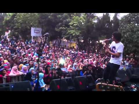 Sheila On 7 - Hujan Turun & Hari Bersamanya Live at MAN 4 Jakarta