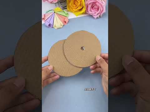 How to Make a Fun Spinning Carousel DIY Tutorial Tutorial de carrusel divertido para #CreacionesdeN