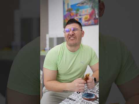 Blonda a primit poruncă la cărți!