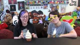 Toy Girls 125 : Disneyland Dole Whip Ceramic Disney Collectible