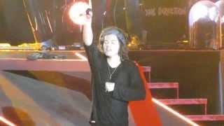 One Direction 1D-Best Song Ever (Harry having chest pains? :( )Live Rose Bowl 9/13/14 WWA HD