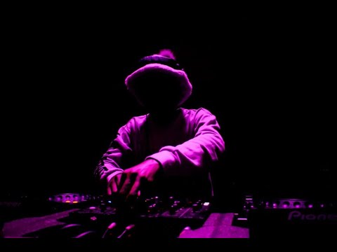 Mellow & Sleazy - Woza La (Feat. Scotts Maphuma)