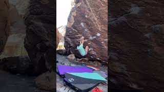 Video thumbnail of Shamu, V9. Hueco Tanks