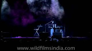 A R Rehman sings &#39;Chanda Suraj Lakhon Taare&#39; and  &#39;Vande Mataram&#39;