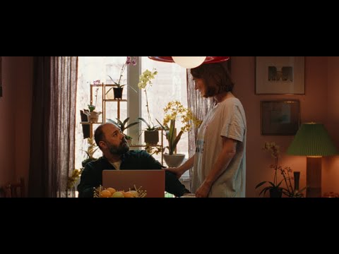 Bande annonce Deux femmes et quelques hommes - Réalisation Chloé Robichaud Alchimistes Films