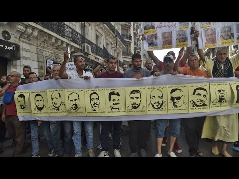 الجزائريون يتظاهرون في الجمعة الـ34 من الحراك الشعبي رفضا للانتخابات الرئاسية