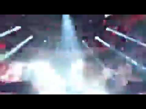 Blanco si incazza a Sanremo e spacca vasi e lancia fiori