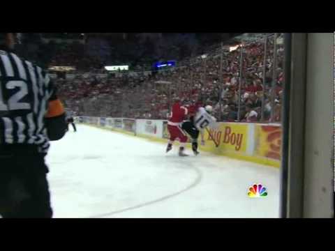 Kris Draper levels Corey Perry 5/20/07