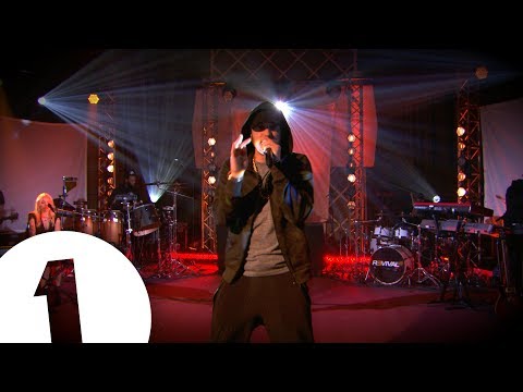 Eminem – Love The Way You Lie ft Skylar Grey on Radio 1