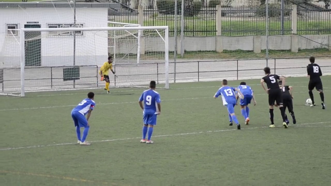 Varela defende pontapé de penalty