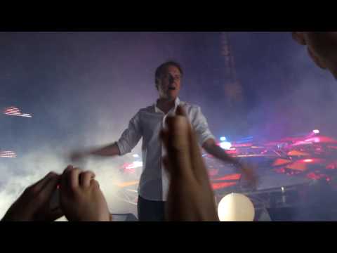 Armin van Buuren at WSS 2009 / AVB vs Jochen Miller - In & Out Of Connection (AVB Mashup)