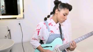 Lianne La Havas Sings &#39;Midnight&#39; in the Shower
