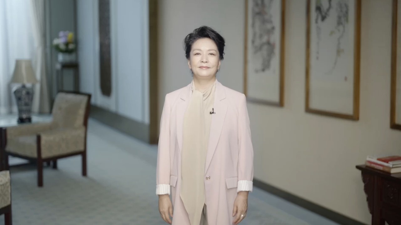 Peng Liyuan pide a la comunidad internacional impulsar la educación de las mujeres
