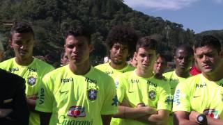 Torcida especial acompanha treino da Seleção