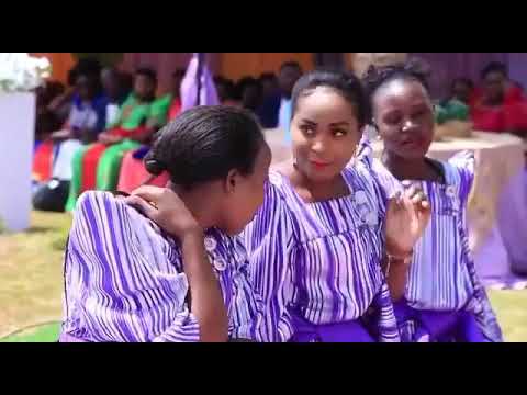 🎶Kiwaani, kiwaani, buli omu asiba kiwaani🎶 😂 LADIES BUT Y?