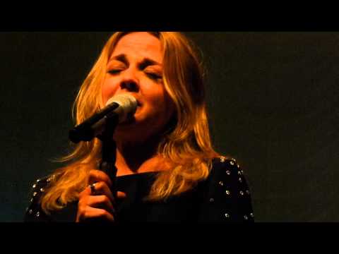 Annett Louisan - Wicked game (Neunkirchen 03.04.2014)