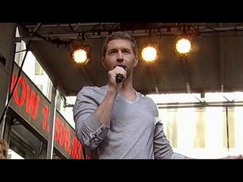 Josh Turner performs live on 'Fox & Friends'