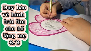 Duy Bảo vẽ hình trái tim cho bố tặng quà mẹ 8/3