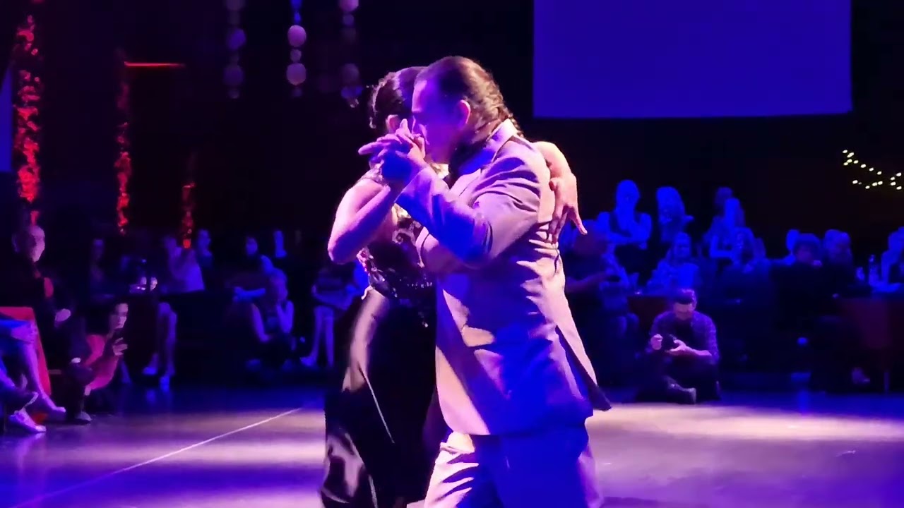 Roque Castellano e Giselle Gatica em 24/11/22. No Milongueros All Aboard.