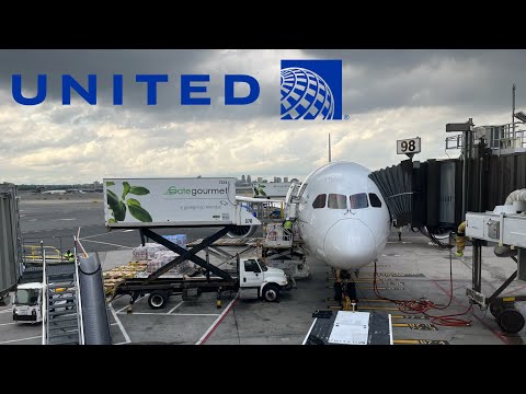 YouTube thumbnail for United Airlines Boeing 787-10