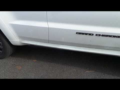 JHP Electric Side Steps fitted to a 2018 Jeep Grand Cherokee