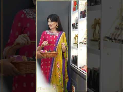 Join Aiyshaany Shaan on her journey of finding gifts for her close ones and, yes, for herself too!