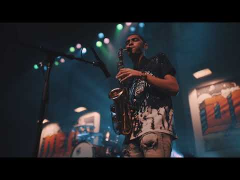 Neck Deep perform ‘’In Bloom’’ featuring Saxl Rose