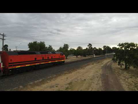 3MP9 with CLF4, CSR009 arrive at Horsham