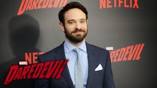 Charlie Cox on Matt Murdock - Marvel's Daredevil Season 2 Red Carpet (VO)