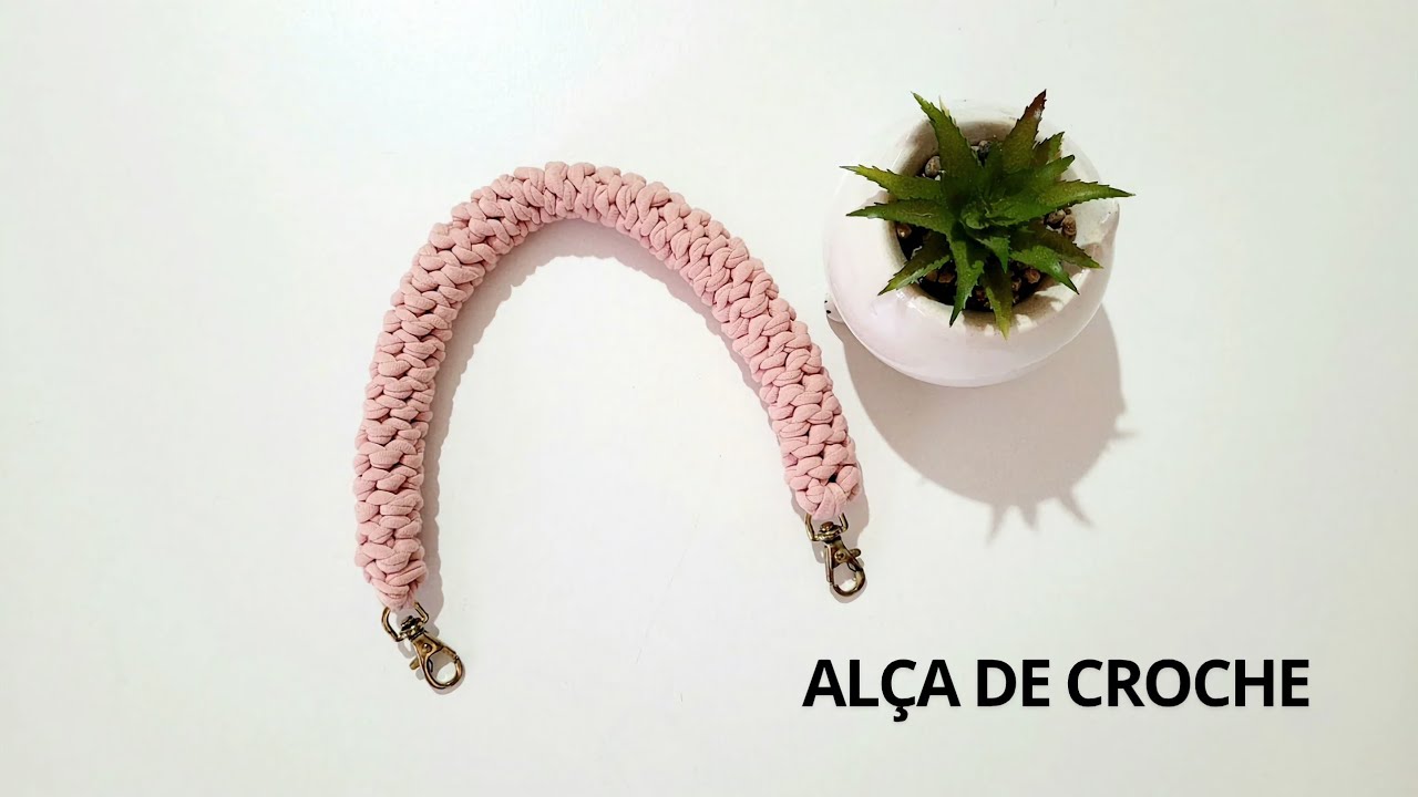 Alça de mão em croche. Alça tubular.