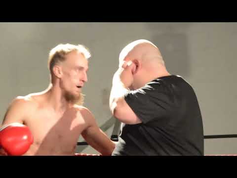 Super Fight Series Wales Lorenzo Armstrong vs Mickey Devours