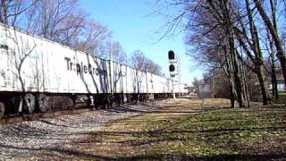 preview picture of video 'Norfolk Southern Freight Zooms Through Wabash'
