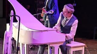 עמירן דביר מארח - תקציר מופע ט״ו בשבט - Amiran Dvir