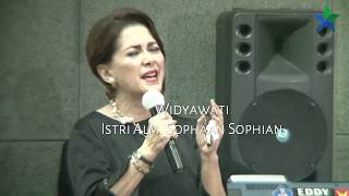 Download lagu Kemuning oleh Widyawati pada peluncuran situ web Sophan Sophiaan mp3 Download lagu Kemuning oleh Widyawati pada peluncuran situ web Sophan Sophiaan mp3