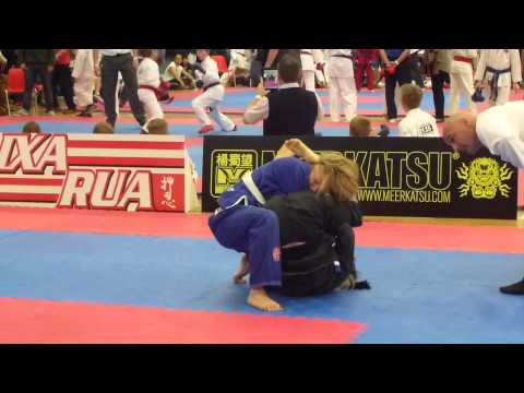 BJJ Pro Cup 2013 - Female Adult - White vs Blue Feather - Finals