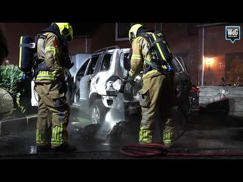 Autobrand op oprit van woning in Stramproy