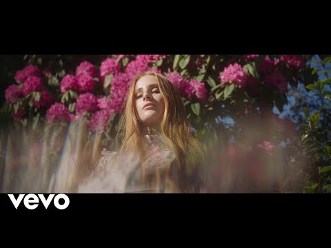 Vera Blue - All The Pretty Girls (Official Video)