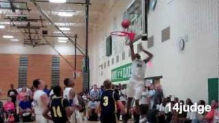preview picture of video 'Alvin Ellis can score: 6'4 SG Chicago De La Salle HS 2013 / Meanstreets basketball highlights'