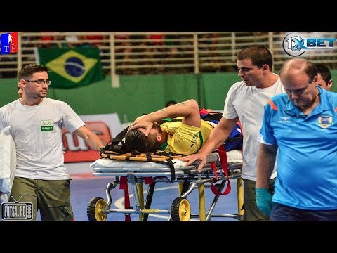 Jackson Samurai faz segundo gol do Brasil, mas se lesiona e é retirado de maca da quadra