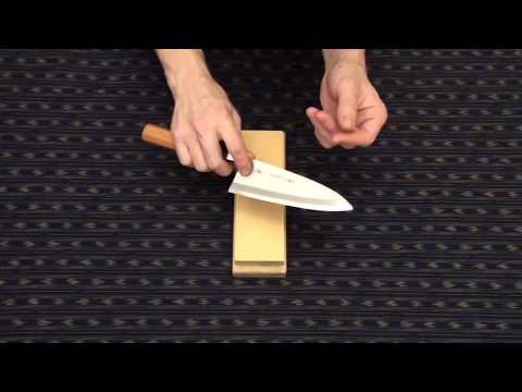 Sharpening a single bevel knife: correct grip
