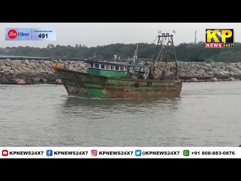 Sri Lankan Navy arrests 35 Indian fishermen for crossing the maritime border