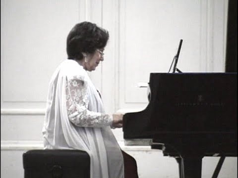 Rosalyn Tureck plays Bach Aria and 10 variations in the Italian style  (1995 St.Petersburg)