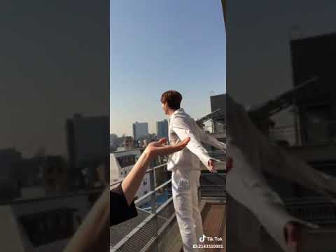 เธอรู้สึกตื่นเต้นเมื่อจูบ พรูด้วยค้อนของพระเจ้า