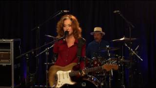 Bonnie Raitt - The Comin&#39; Round Is Going Through (Private Live 2016)