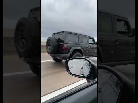 2022 Jeep 392 Wrangler SRT Highway Pulls #pulls #jeep #srt #392 #highway #speed #foryou #shorts