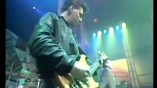 The Smiths - Sheila Take a Bow and Shoplifters of the World Unite live on the Tube 1987