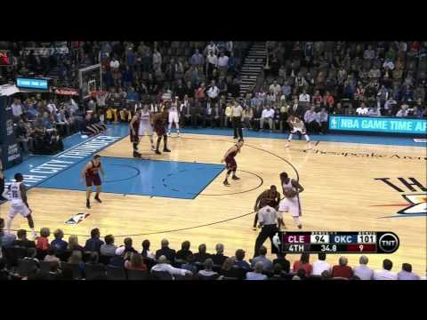 Kevin Durant driving layup against Cavs